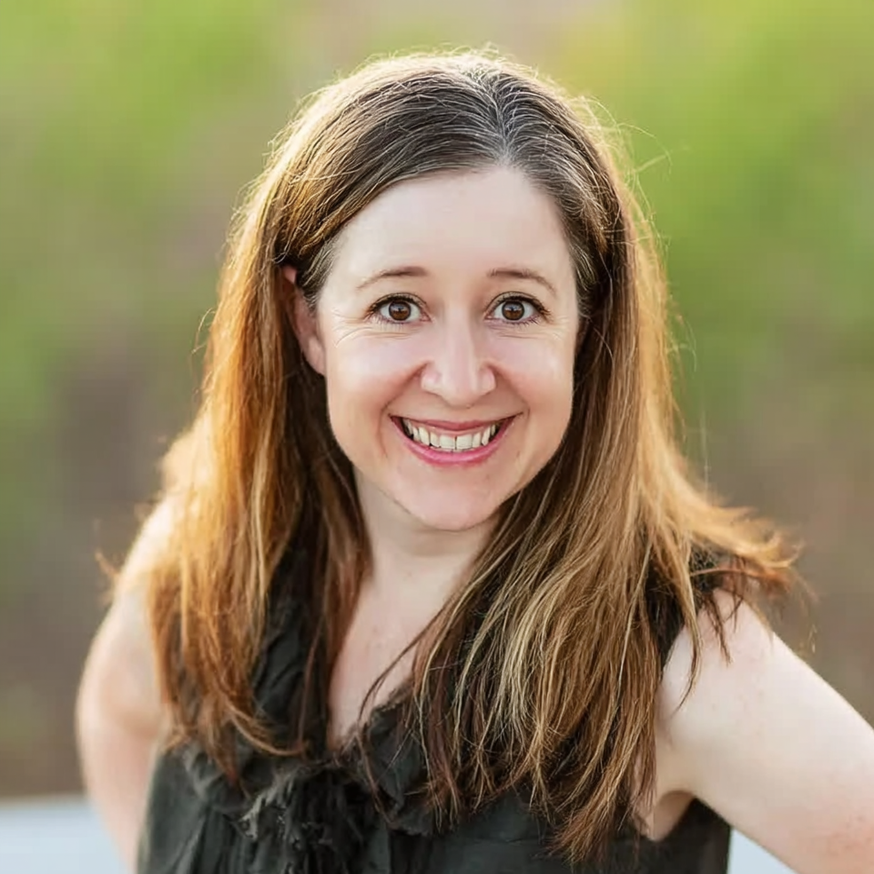 Home 38 Angela About me Profile Pic